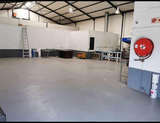 885M² WAREHOUSE FOR SALE IN KILLARNEY GARDENS